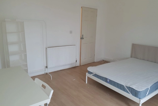 Double Room to Rent in Shared House Glamis Road, Liverpool L13. All bills included.