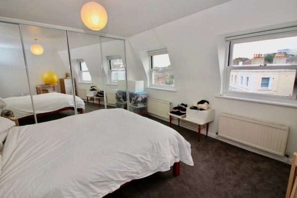 2 BEDROOM FLAT IN KENTISH TOWN NW5 4BY (SHORT WALKING DISTANCE TO CAMDEN TOWN)