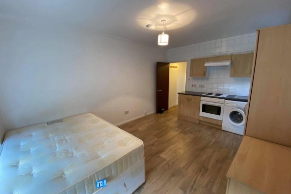 STUDIO FLAT TO LET IN STOKE NEWINGTON N4 2EY