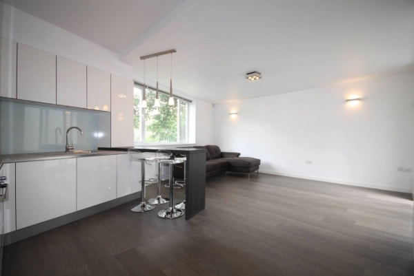 GROUND FLOOR TWO BEDROOM FLAT TO LET IN HIGHBURY & ISLINGTON N1 2LJ