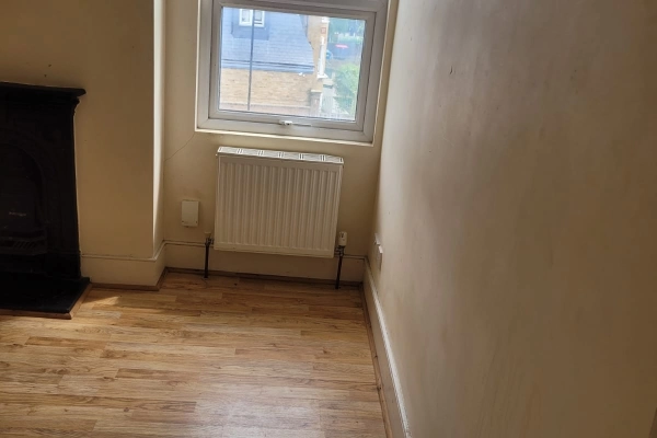 Double Room to Rent in Lower Addiscombe Road, Croydon CR0. For single. All bills included.