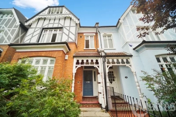 2 bed flat for sale in Birchington Road, London N8