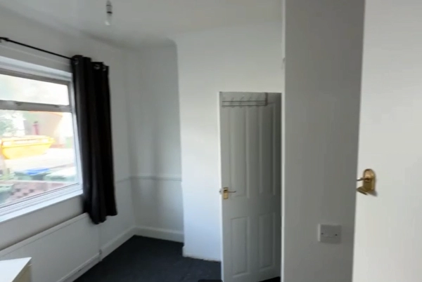 En-suite Double room to rent in Brook Street, Erith DA8. Only for single. All bills included.