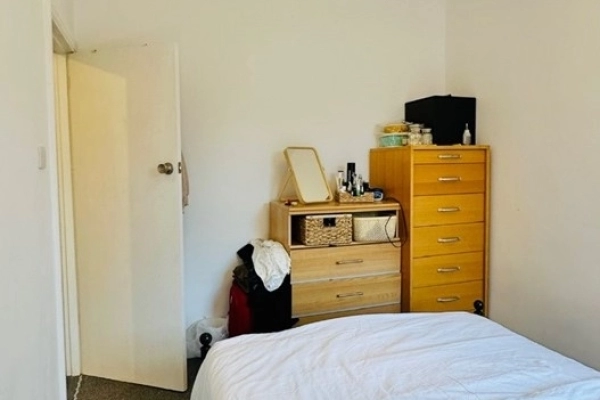 1-bed Flat to rent in Cecil Road Croydon, CR0. Suits only professional couples. Bills included.